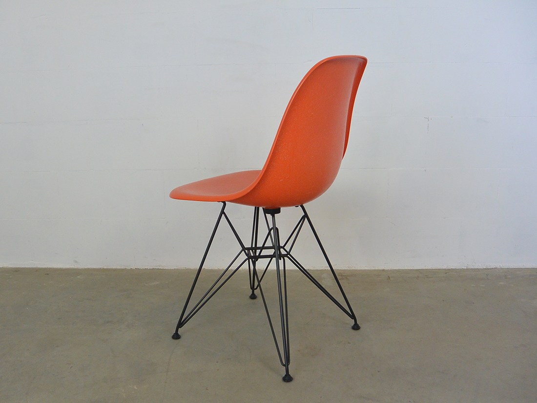 Vitra DSR Fiberglass Eames Chair Oranje 5