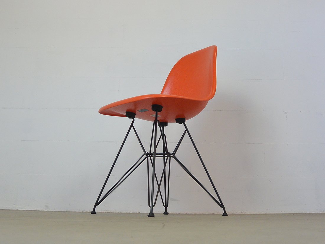 Vitra DSR Fiberglass Eames C