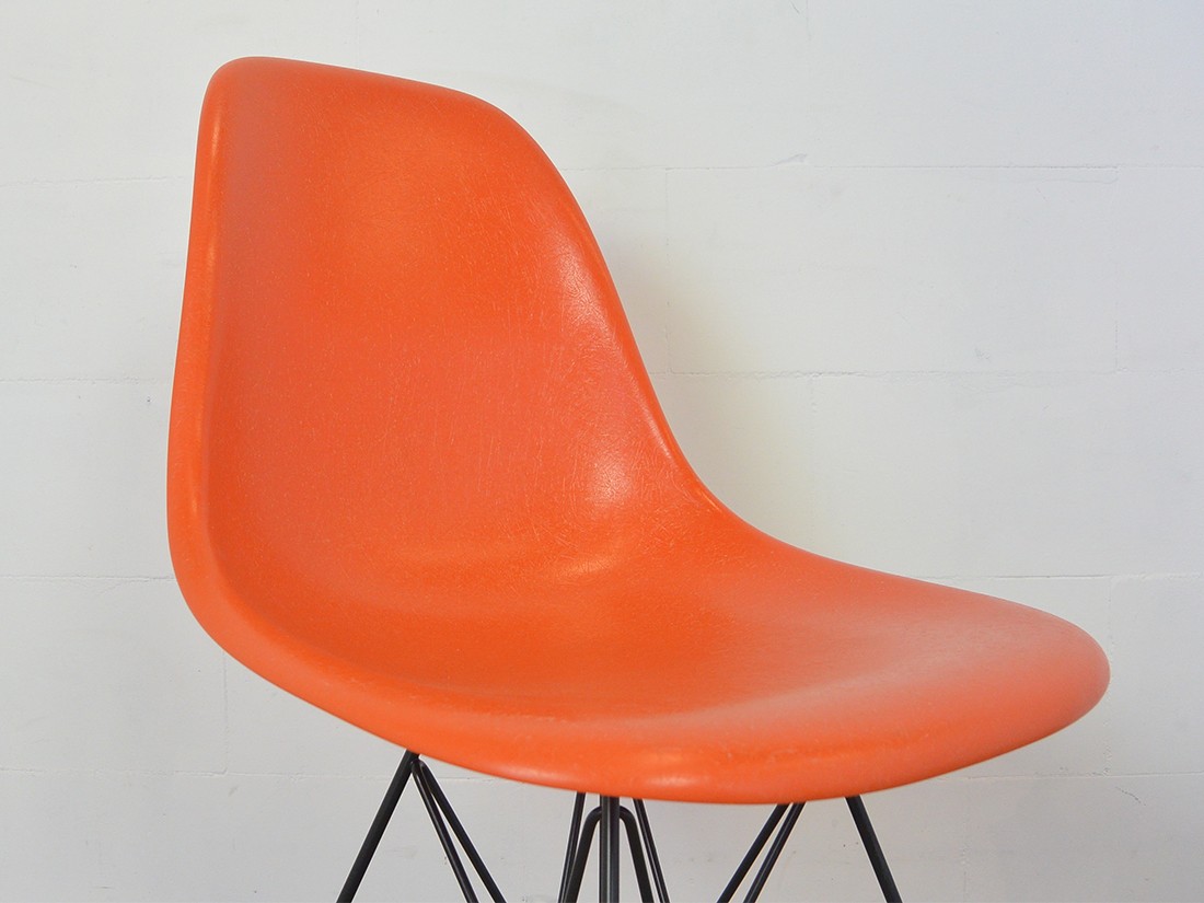 Vitra DSR Fiberglass Eames Chair Oranje 7