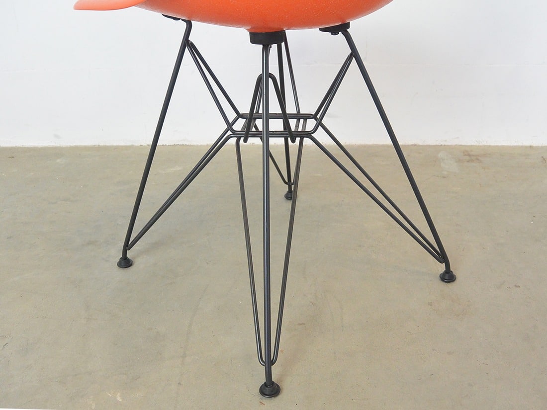 Vitra DSR Fiberglass Eames Chair Oranje 8