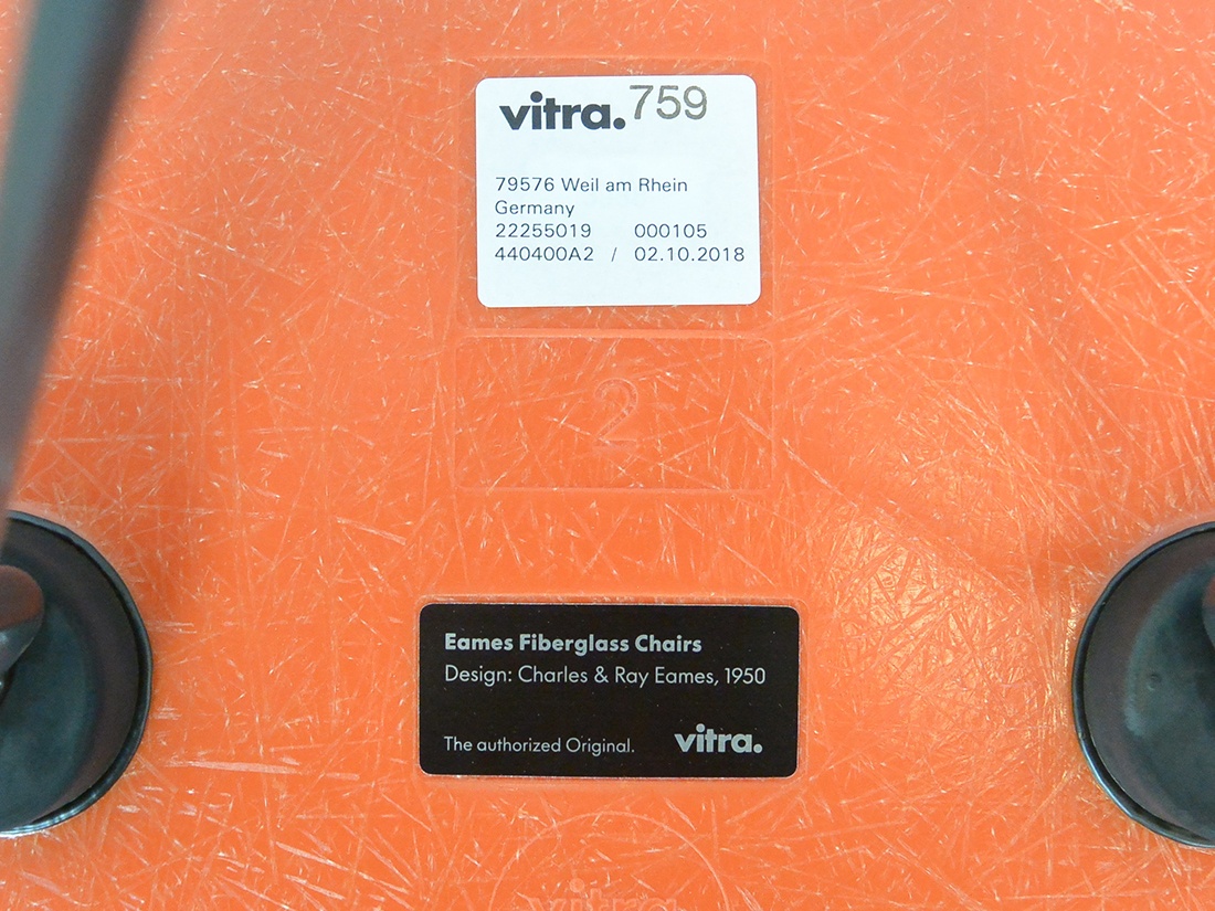 Vitra DSR Fiberglass Eames Chair Oranje mark