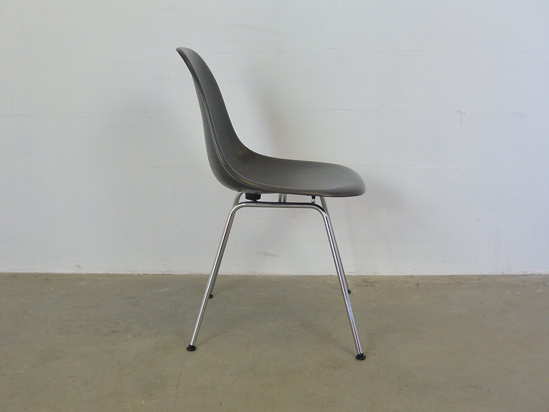 Vitra DSX Fiberglass Eames Chair Elephant hide grey 3