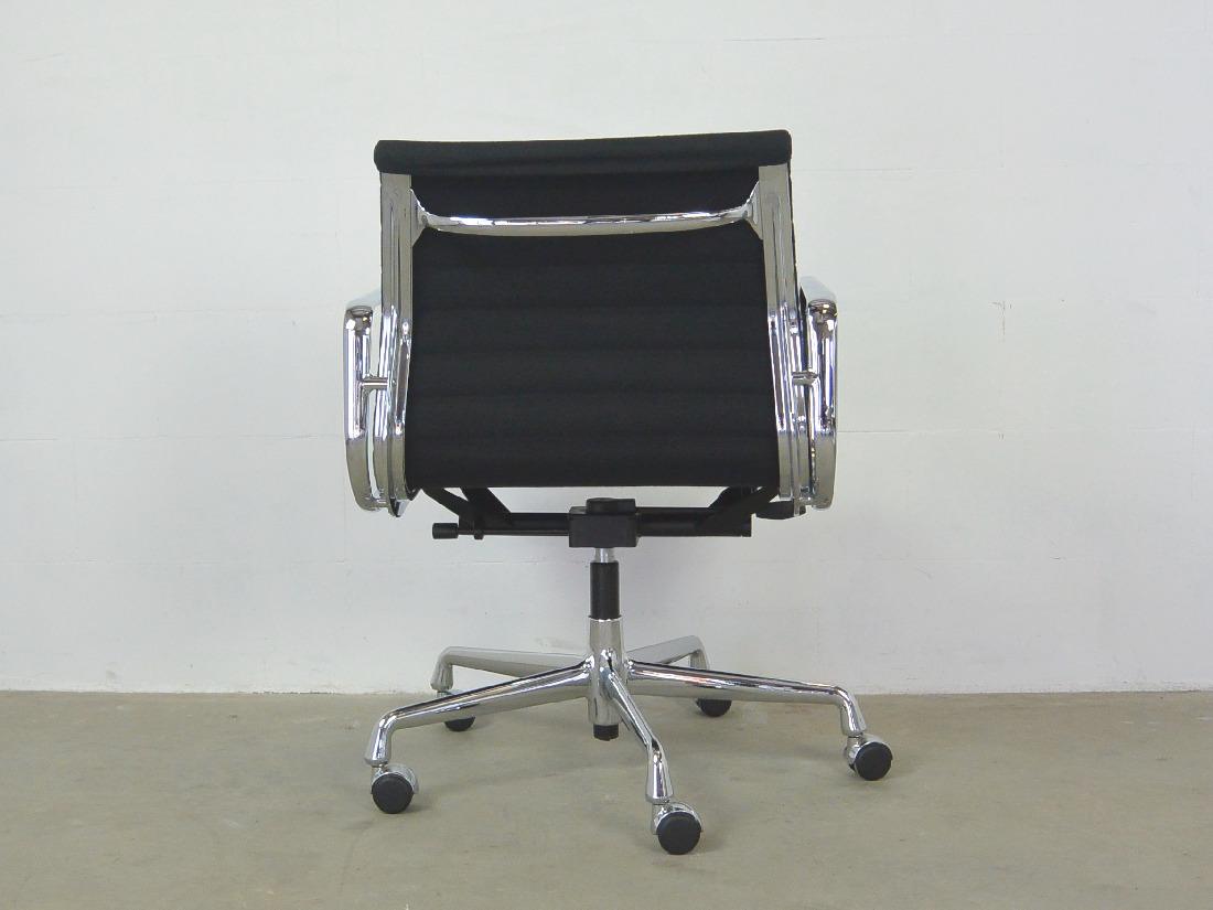 Bureaustoel Eames EA 117 Vitra hopsak zwart Ideo Design 4