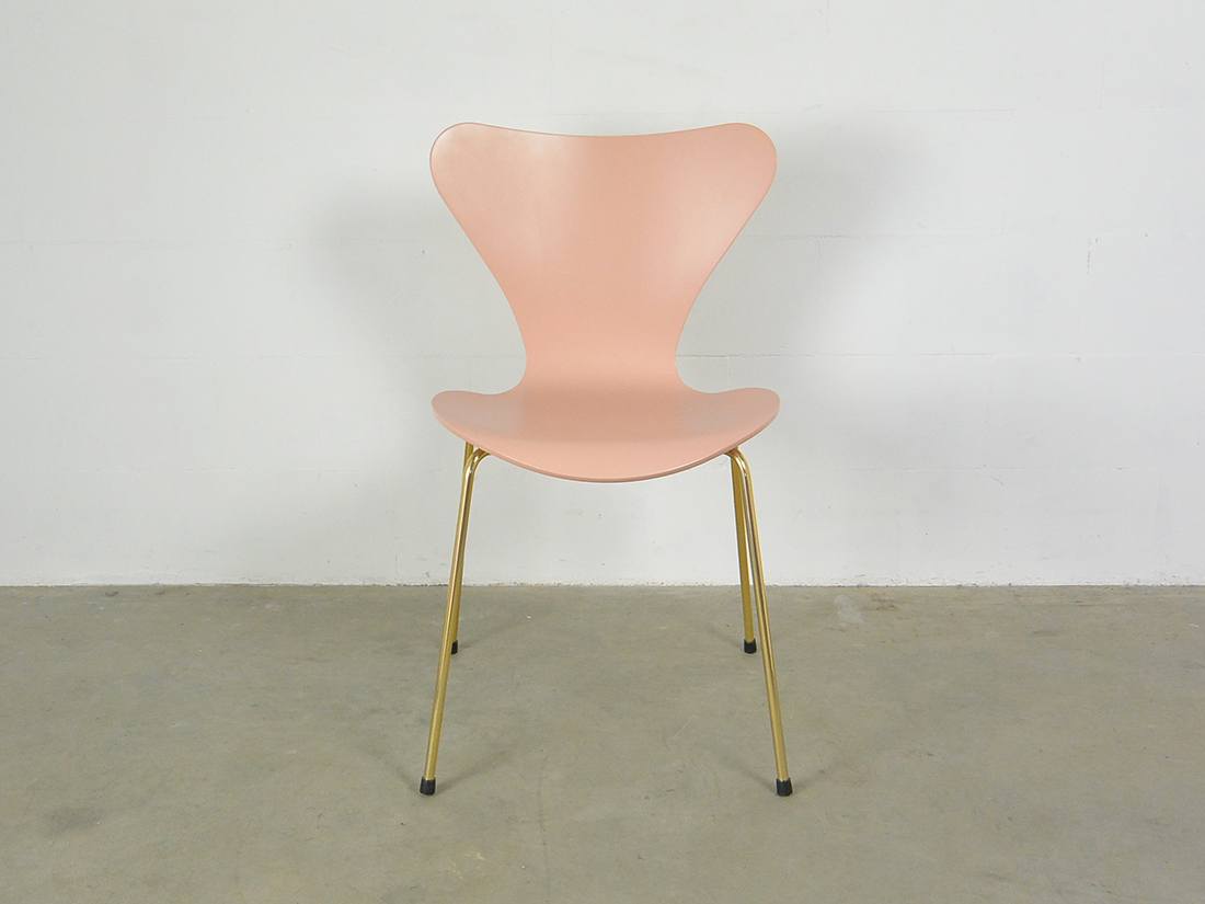 Vlinderstoel series 7 Arne Jacobsen Frits Hansen Limited 1