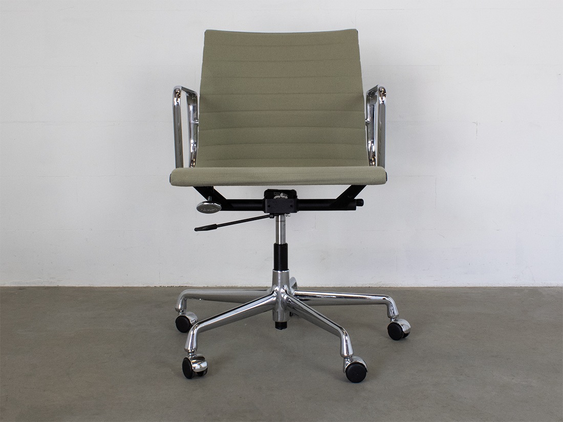 Eames EA 117 Hopsak Vitra ivory forest 1