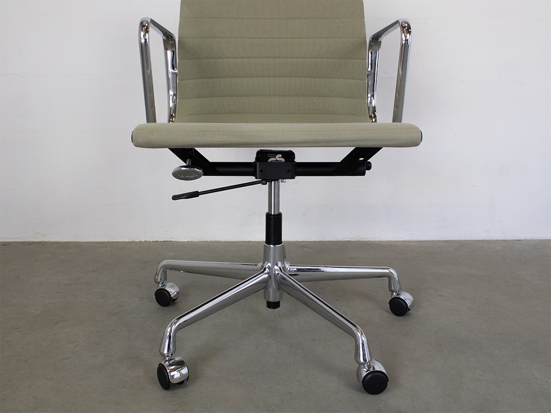 Eames EA 117 Hopsak Vitra ivory forest 8