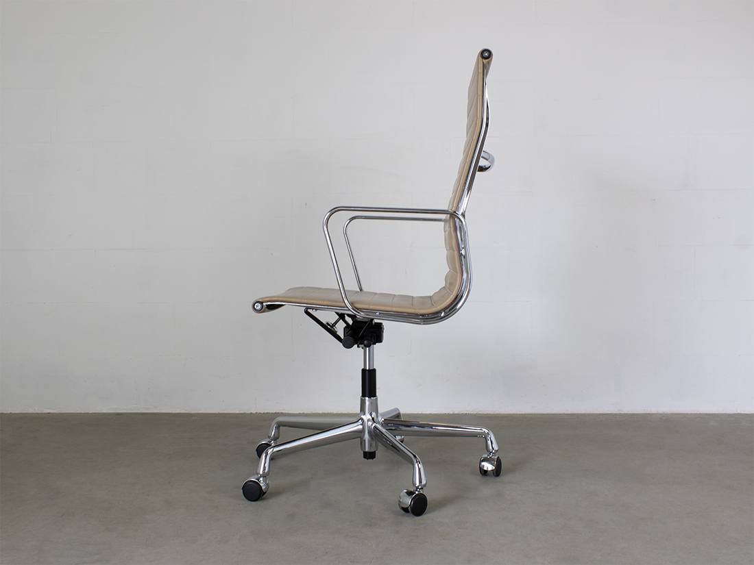 Eames EA 119 Vitra cream 3