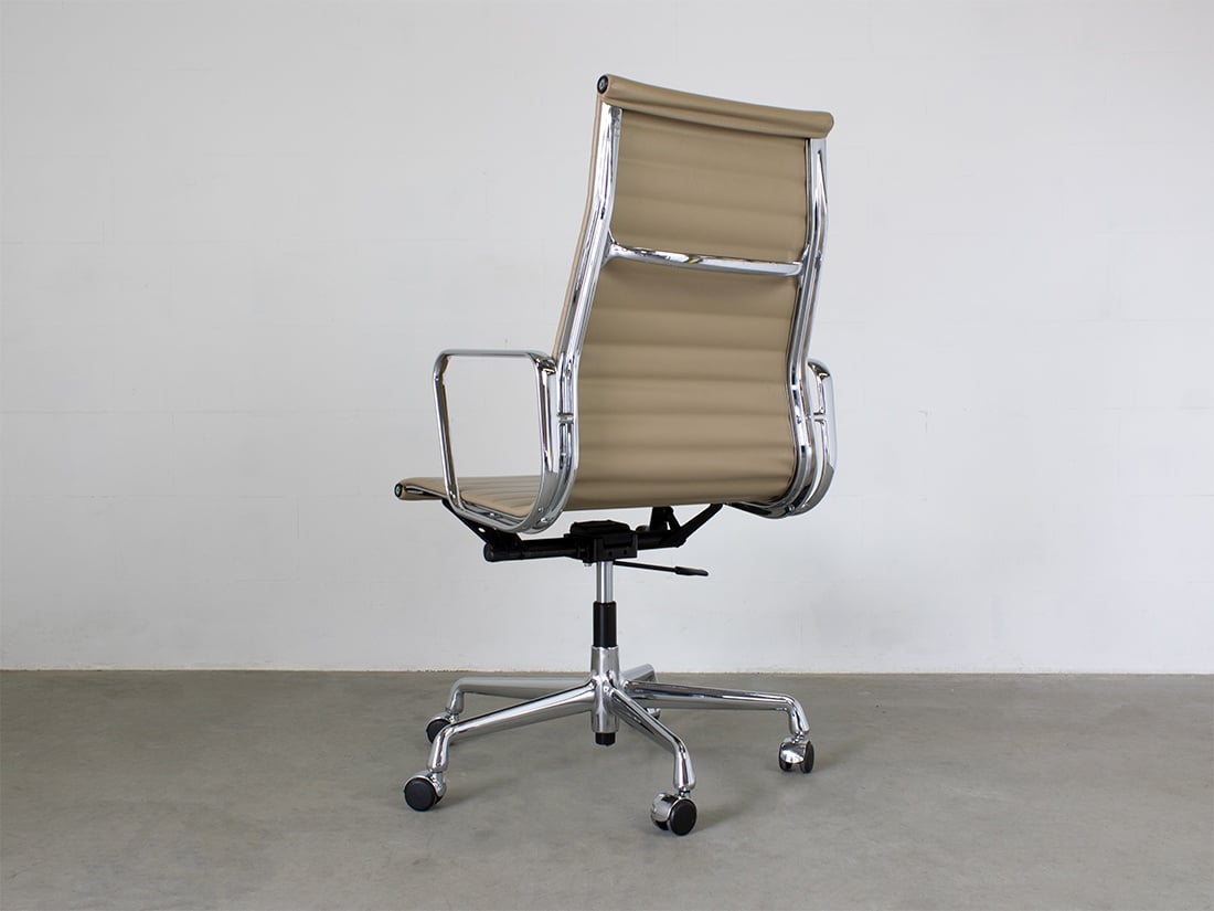 Eames EA 119 Vitra cream 4