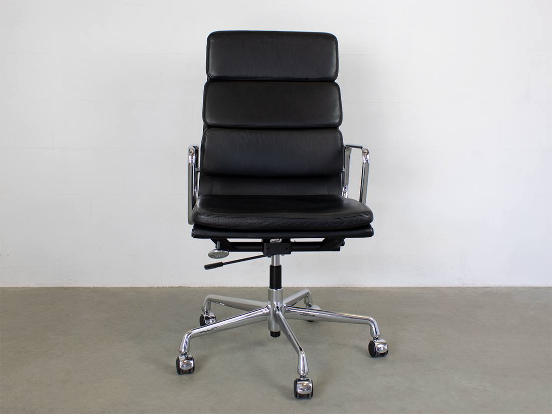 Eames EA 219 zwart padded 1