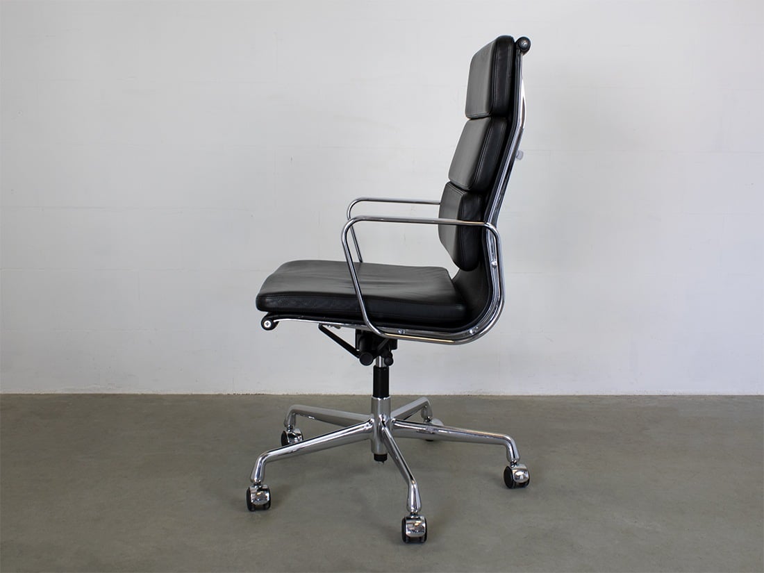 Eames EA 219 zwart padded 2