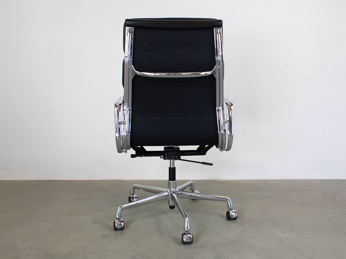 Eames EA 219 zwart padded 3