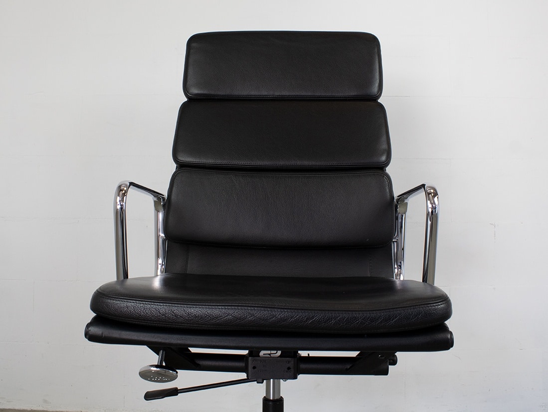 Eames EA 219 zwart padded 8