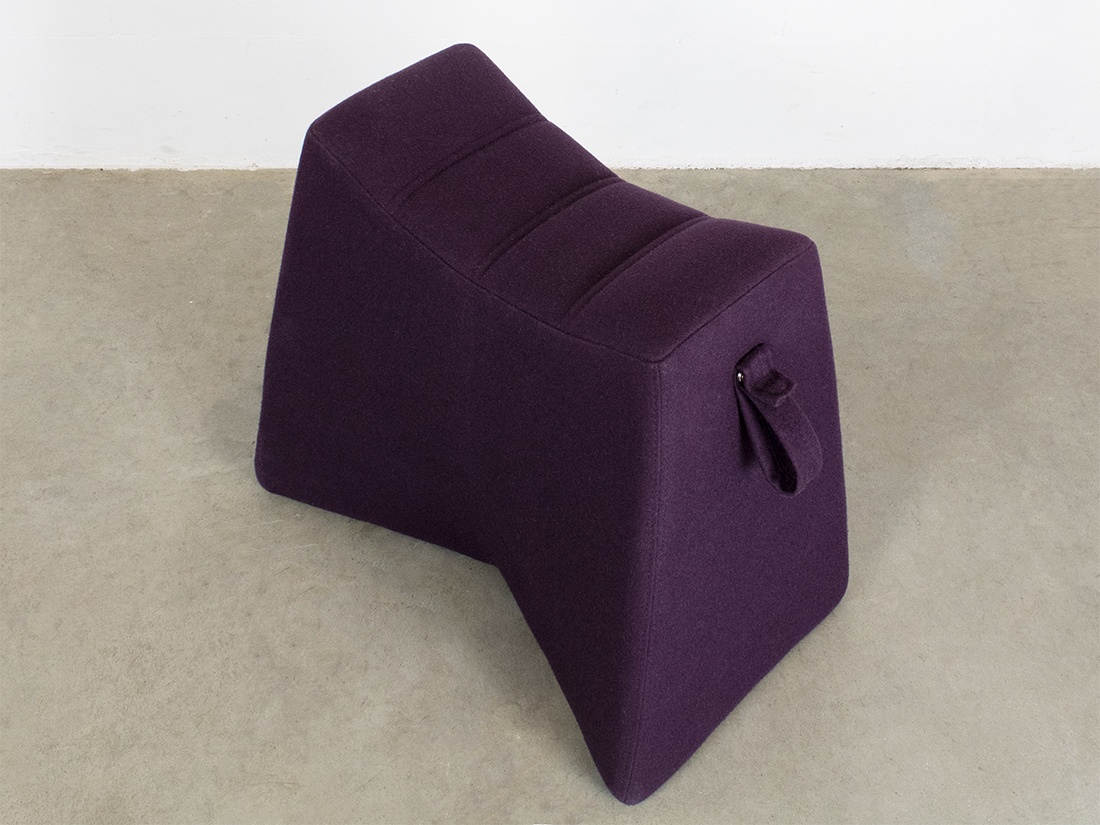 Naughtone Pinch Poef aubergine3