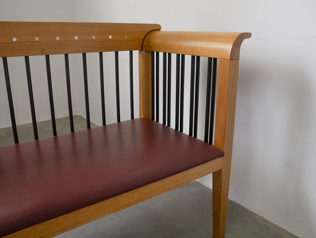 Houten bank wijnrode leren zitting 8