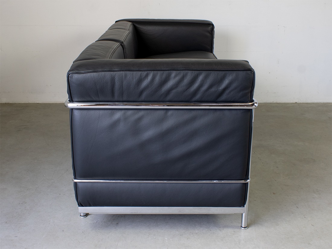 Cassina Le Corbusier LC2 bank 3