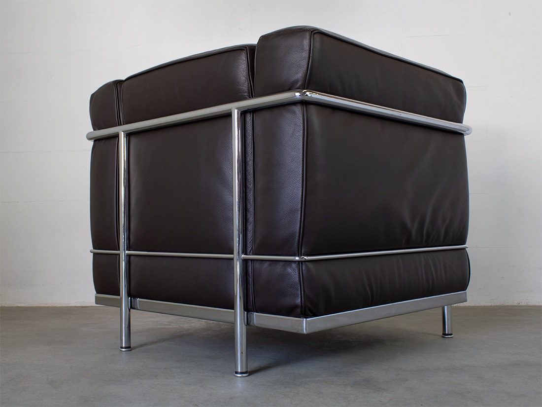 Cassina Le Corbusier LC2 fauteuil bruin 6a