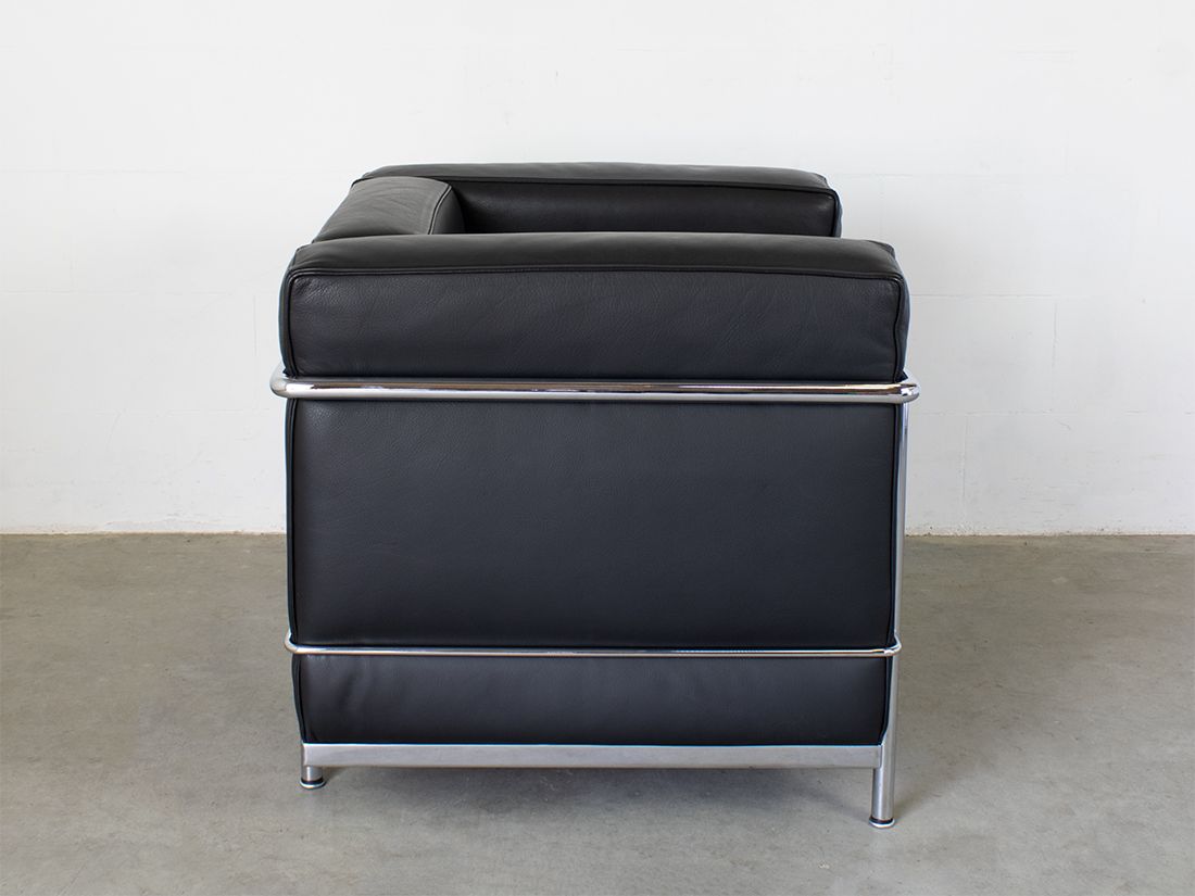 Cassina Le Corbusier LC2 fauteuil zwart 3