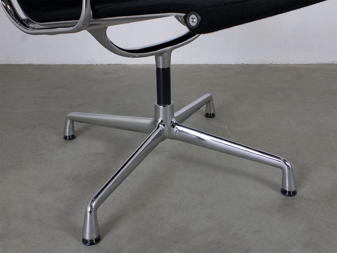 Vitra Eames EA 107 hopsak zwart 10