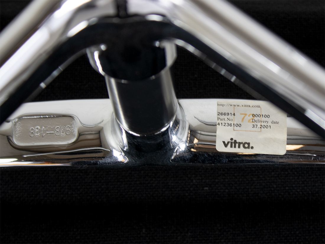 Vitra Eames EA 107 hopsak zwart 12