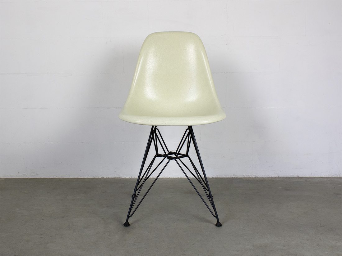 Eames DSR draadonderstel parchment 1