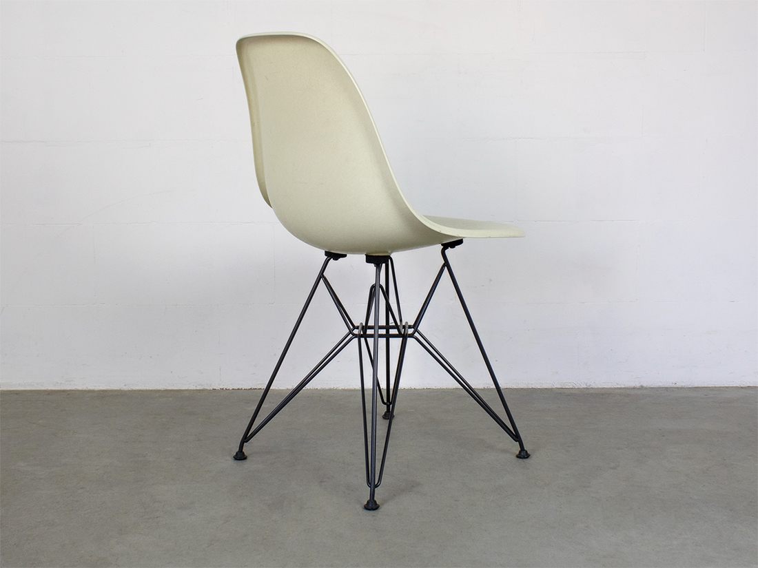 Eames DSR draadonderstel parchment 3