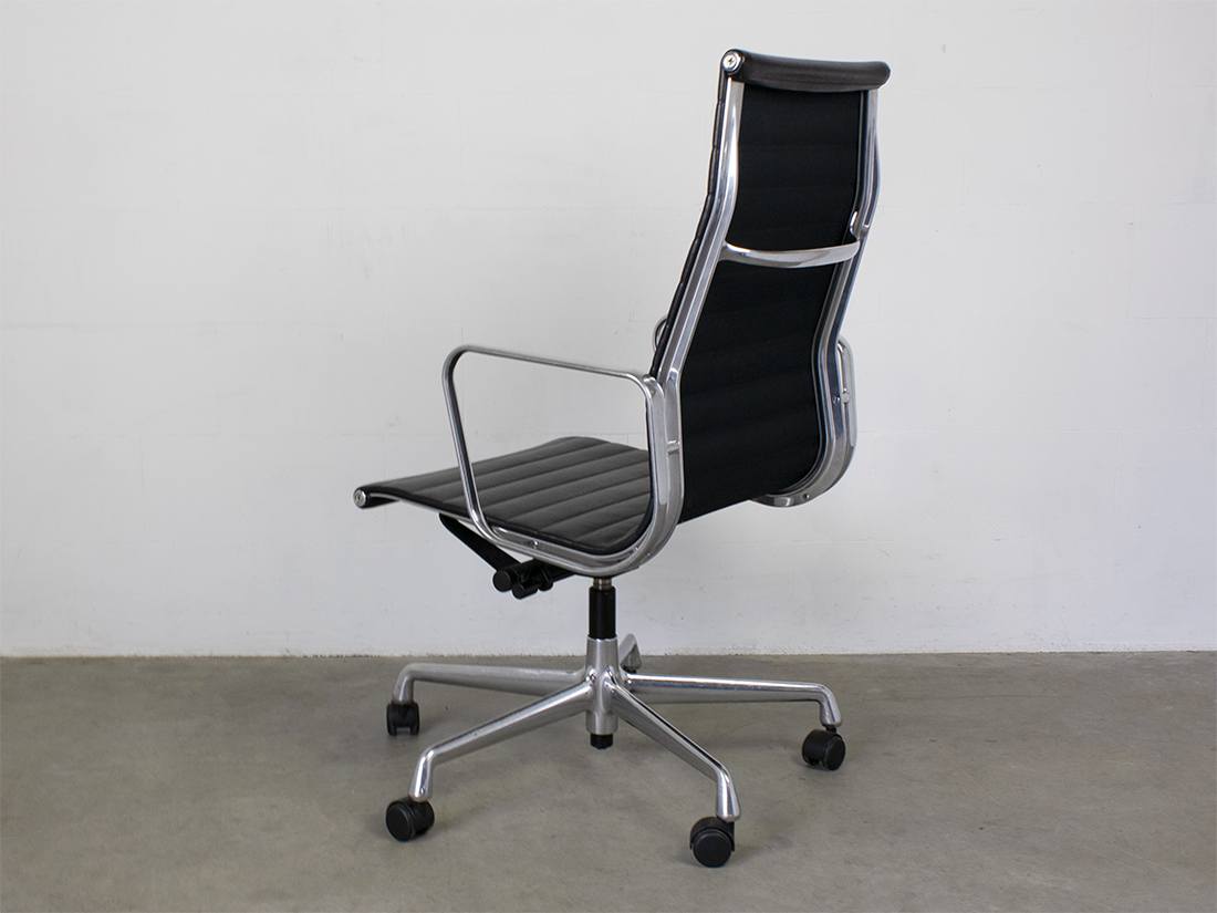 Eames EA 119 Vitra Zwart leather 2