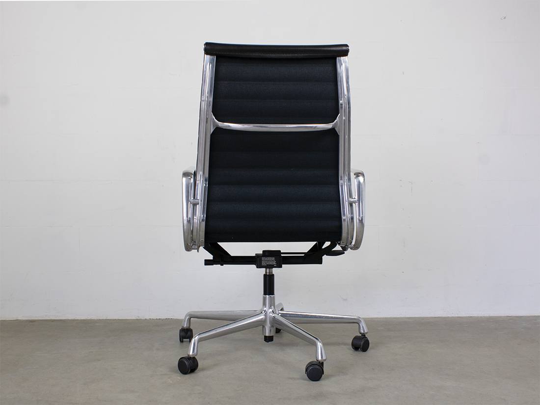 Eames EA 119 Vitra Zwart leather 3