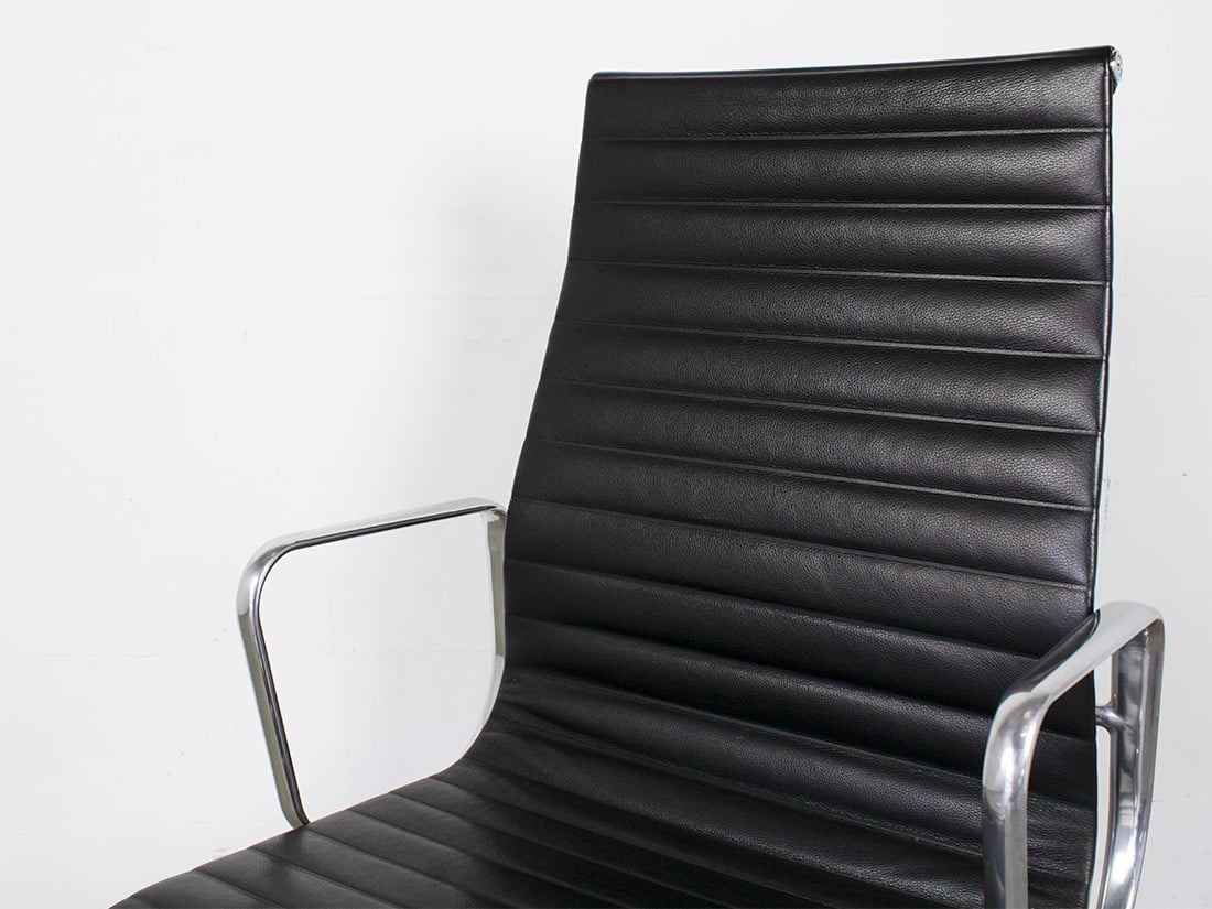 Eames EA 119 Vitra Zwart leather 4
