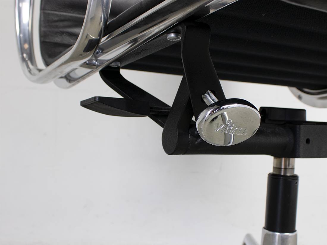 Eames EA 119 Vitra Zwart leather 8