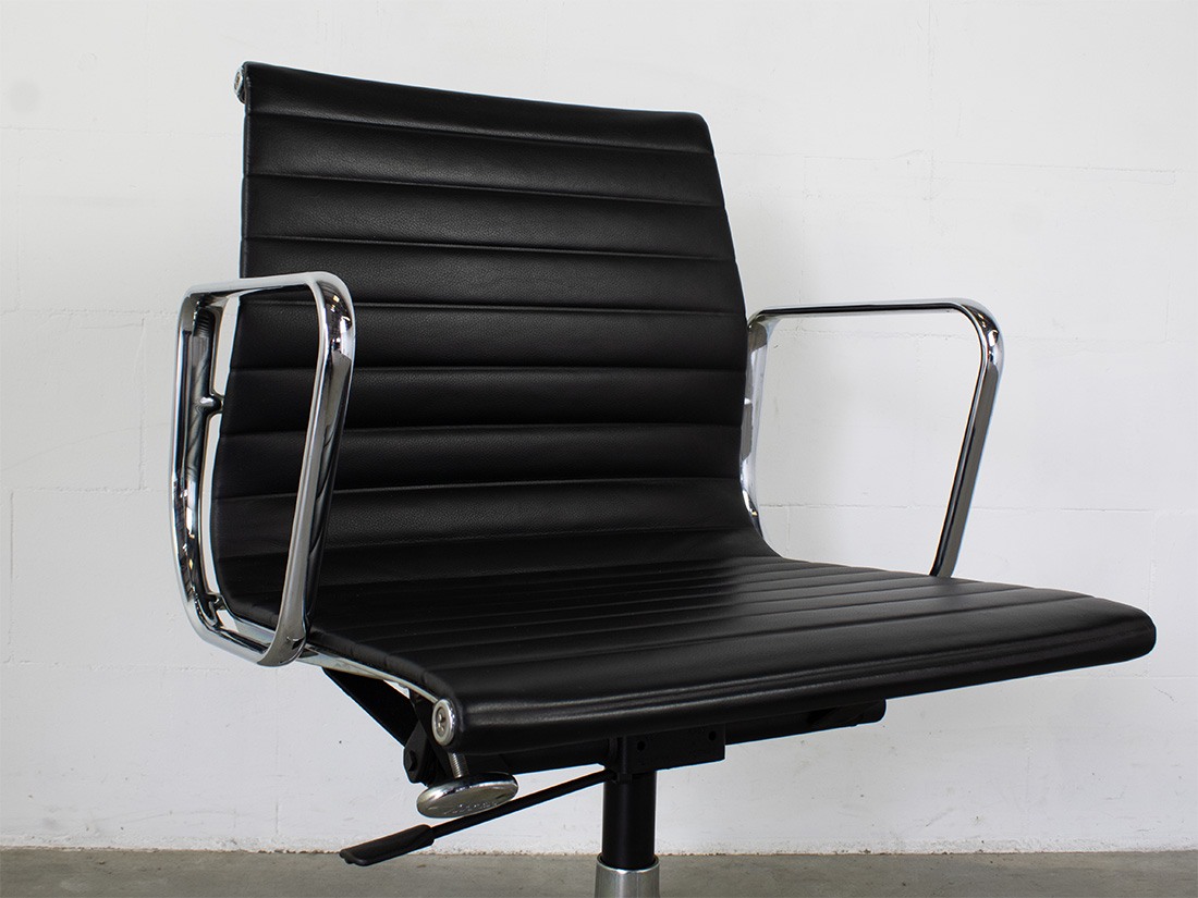 Vitra Eames EA 117 zwart ring chroom 6